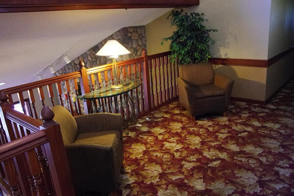 Red Lion & Hotel