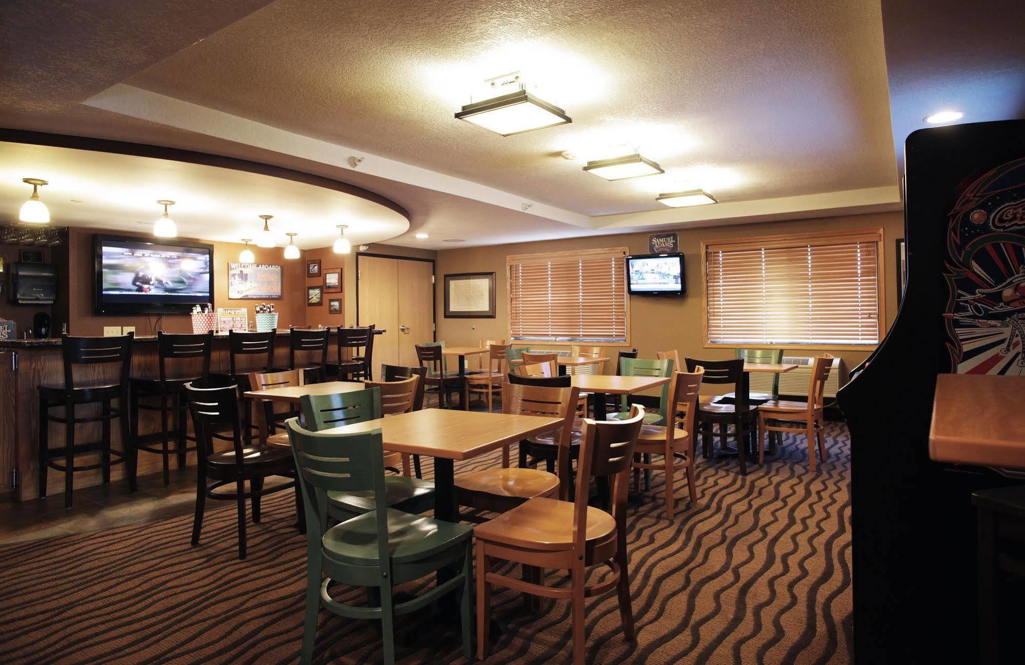 Red Lion & Hotel 2*